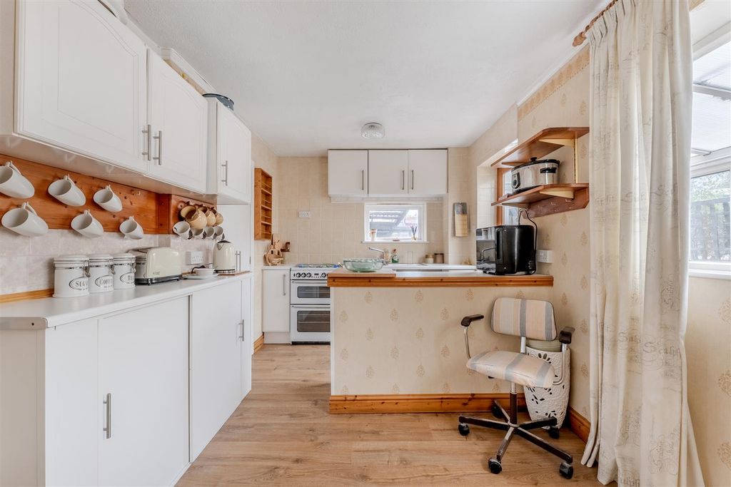Property photo 3 of 25 Kitchen/Dining Room