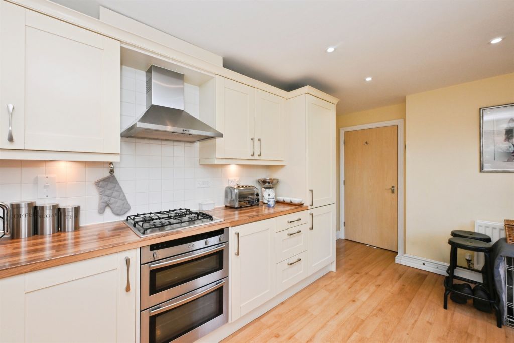 Property photo 2 of 23