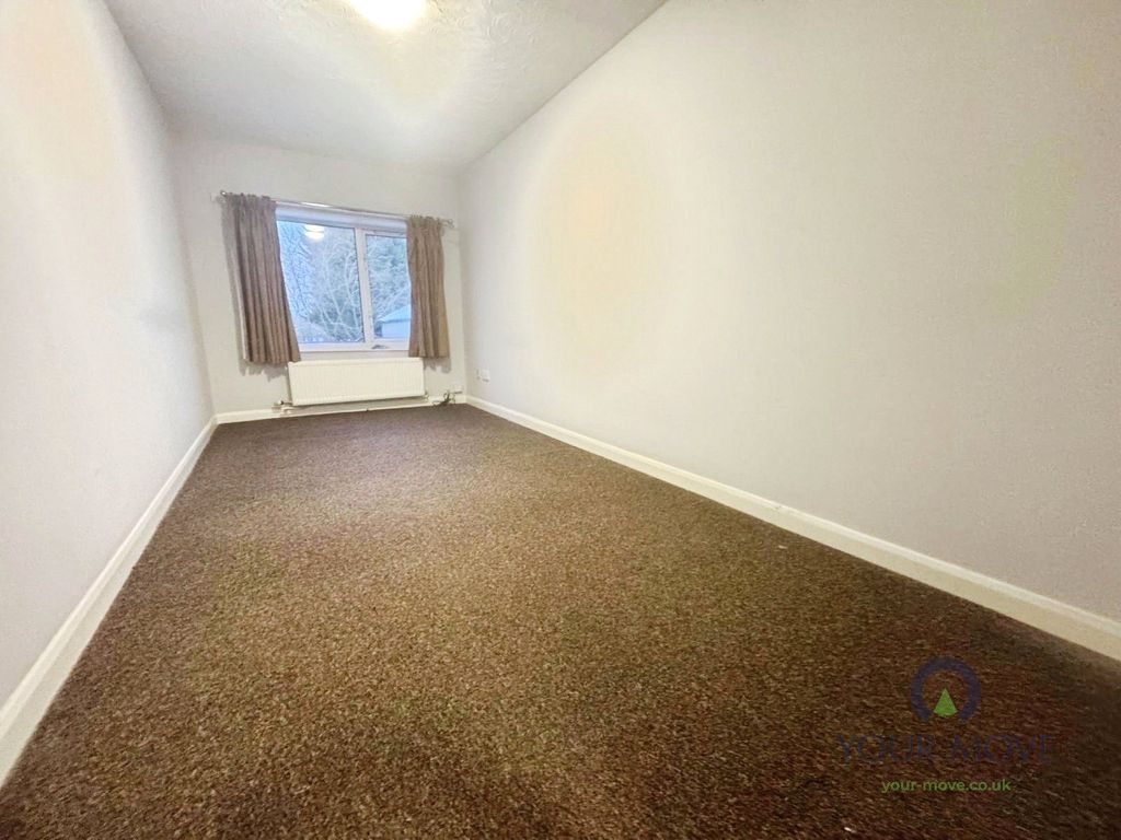 Property photo 3 of 8 Lounge