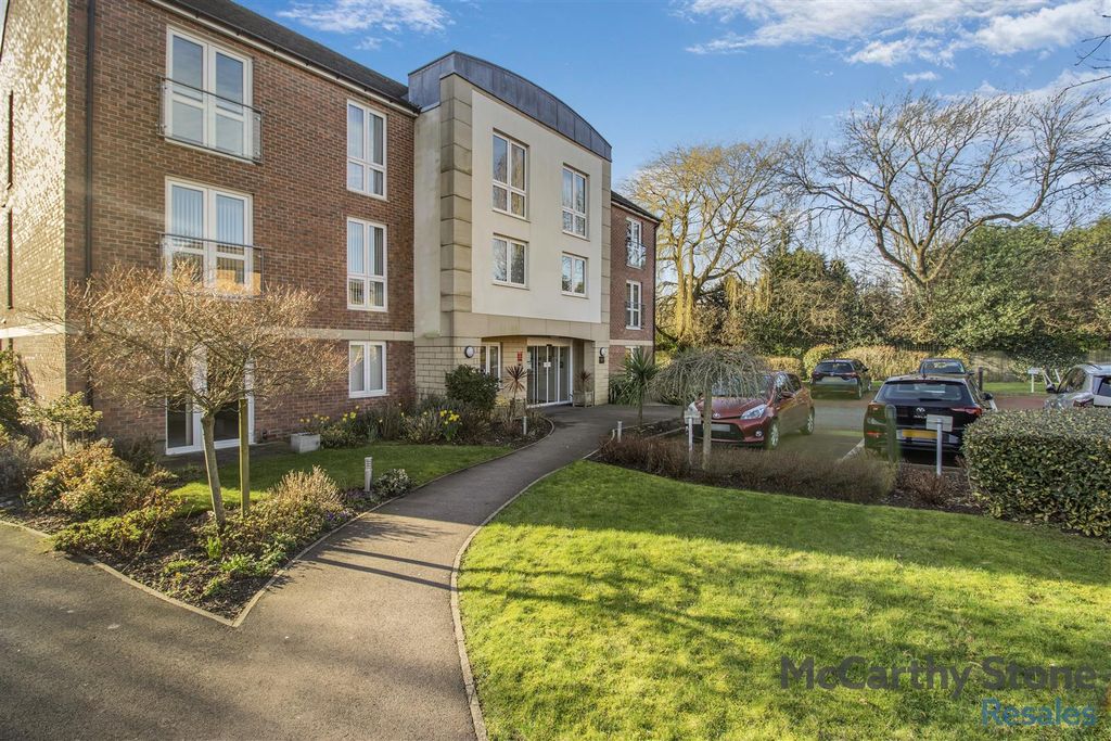 Property photo 1 of 18 8680883-Exterior03.Jpg