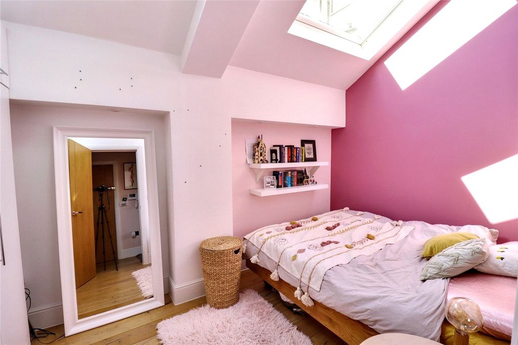 Property photo 3 of 7 Picture No. 11