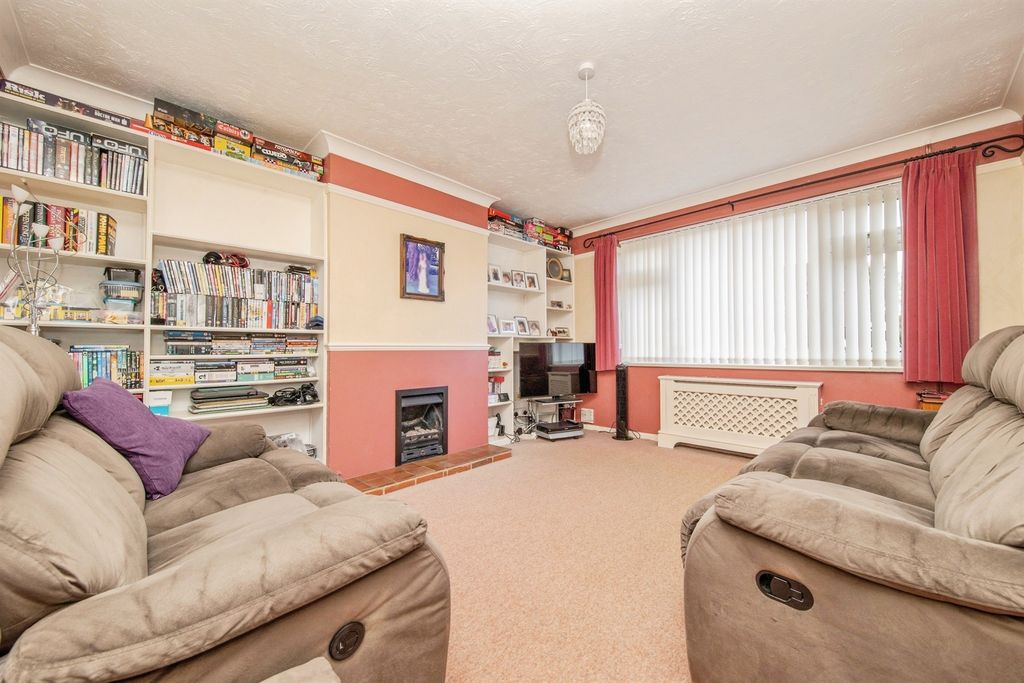 Property photo 2 of 17