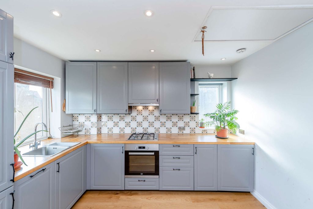 Property photo 2 of 12 Gallery