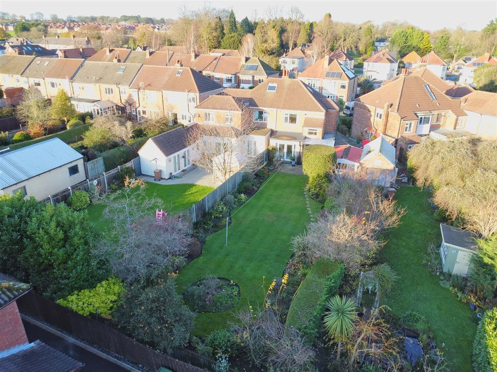 Property photo 2 of 29