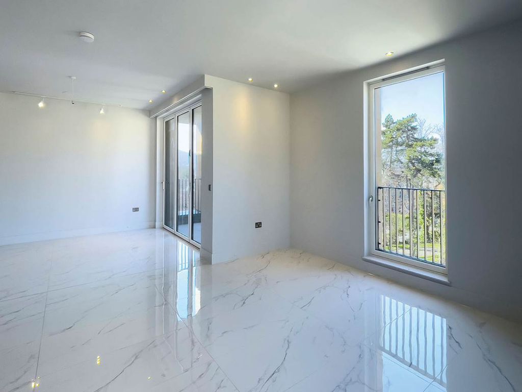 Property photo 3 of 13 Hall