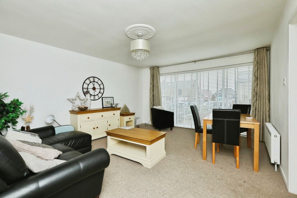 Property photo 2 of 20 Pbox-Img.Jpg