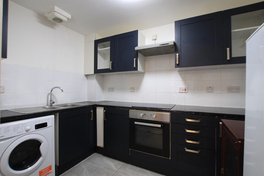 Property photo 1 of 8 Kitchen