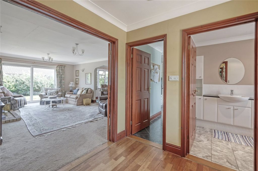Property photo 3 of 25 Hall