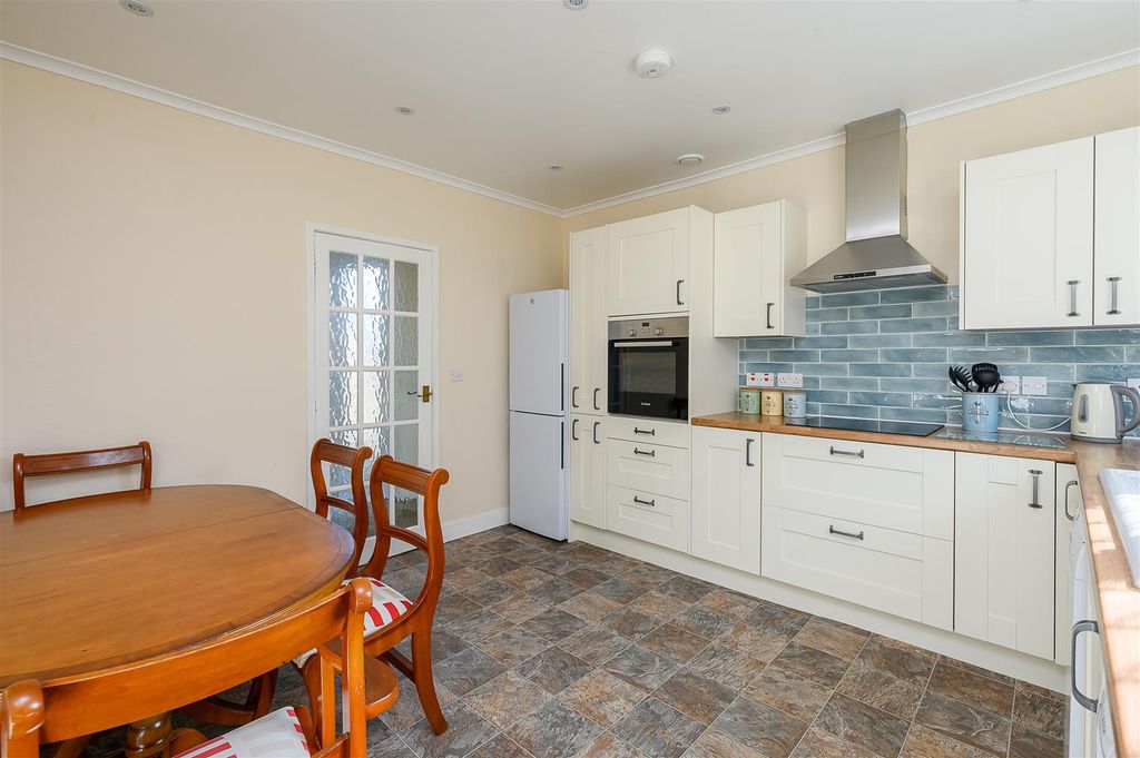 Property photo 2 of 16 Kitchen