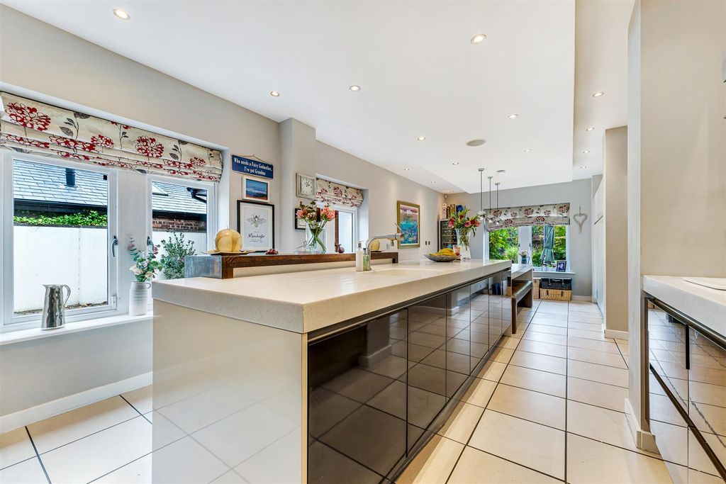 Property photo 3 of 54 Kitchen