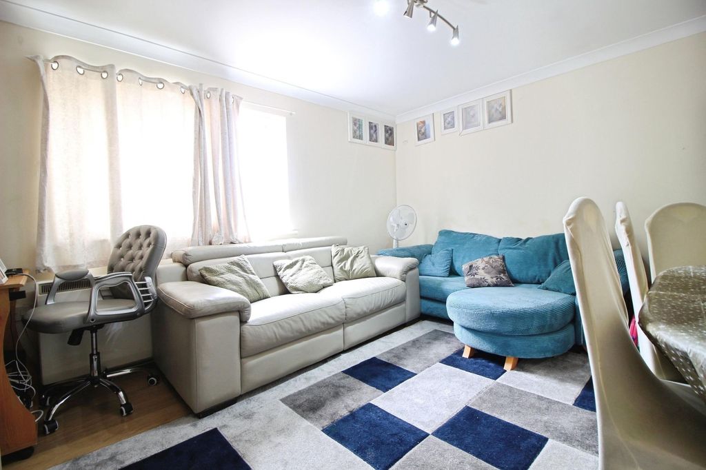 Property photo 2 of 7