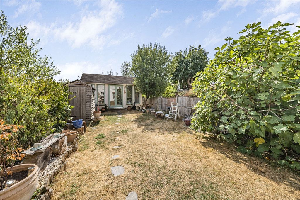 Property photo 2 of 22 Picture No. 12