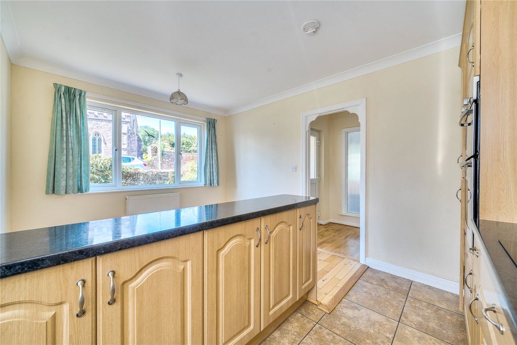 Property photo 3 of 11 Kitchen/Dining