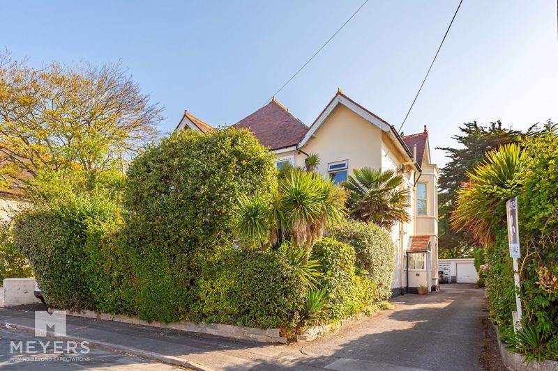 Property photo 1 of 14 Photo 11