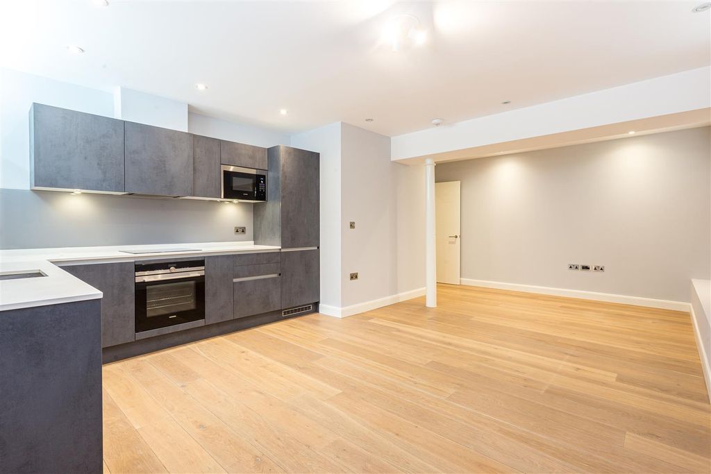 Property photo 2 of 11 008.Jpg