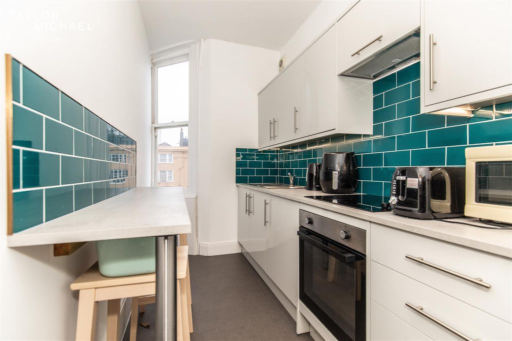 Property photo 1 of 5 Shared Kitchen
