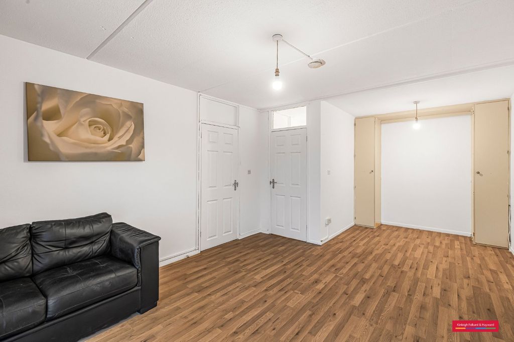 Property photo 3 of 10 Reception