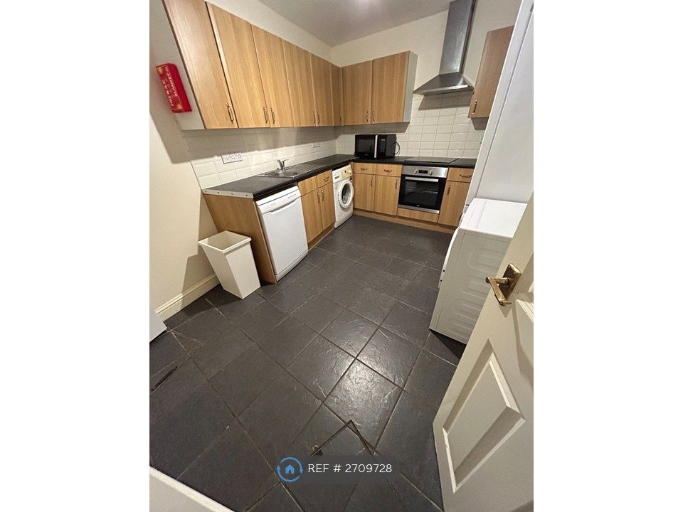 Property photo 3 of 13 Kitchen