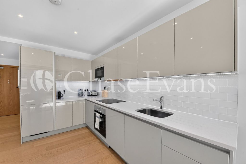 Property photo 2 of 18 Kitchen