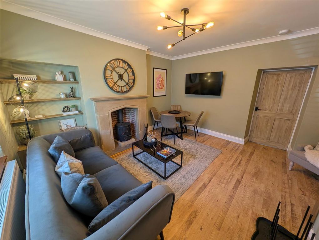 Property photo 3 of 21 Lounge