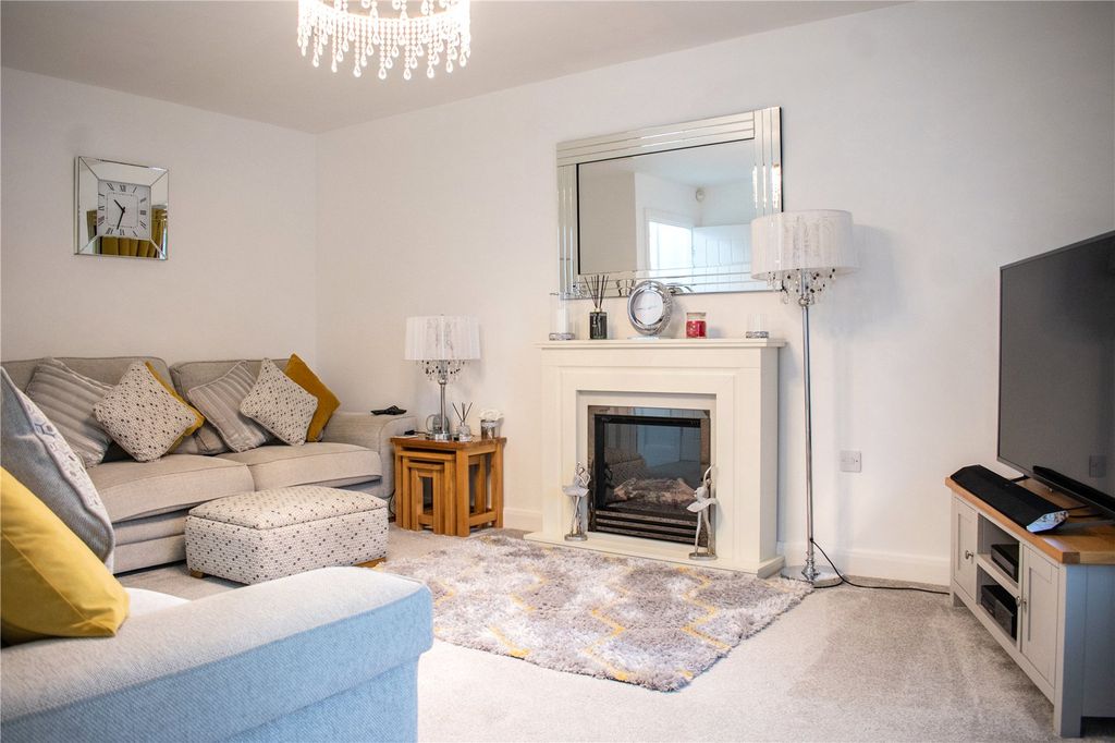 Property photo 3 of 23 Lounge