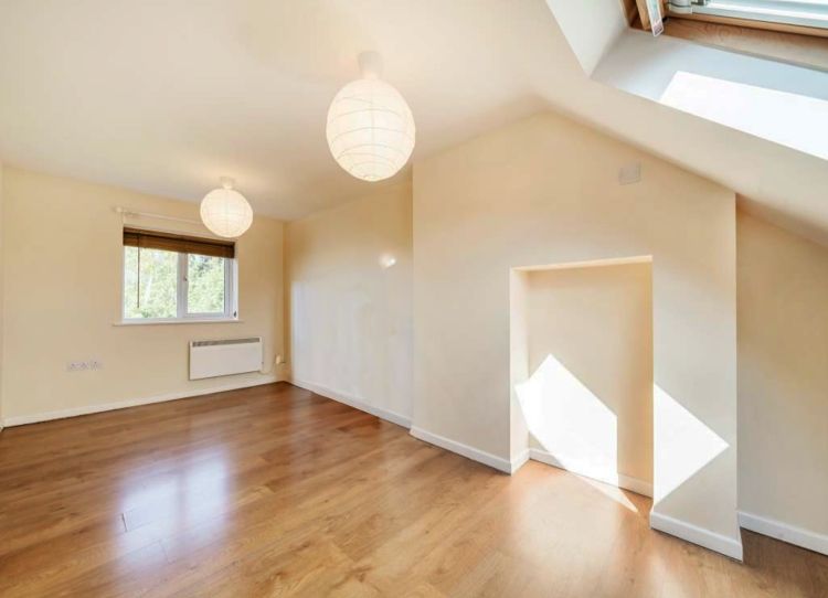 Property photo 2 of 7 Photo - Bedroom1