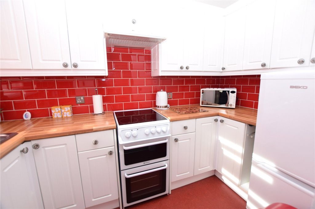 Property photo 3 of 6 Kitcheb