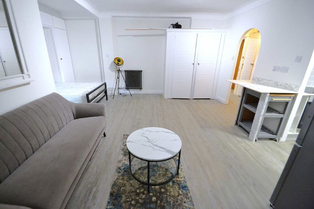 Property photo 3 of 4