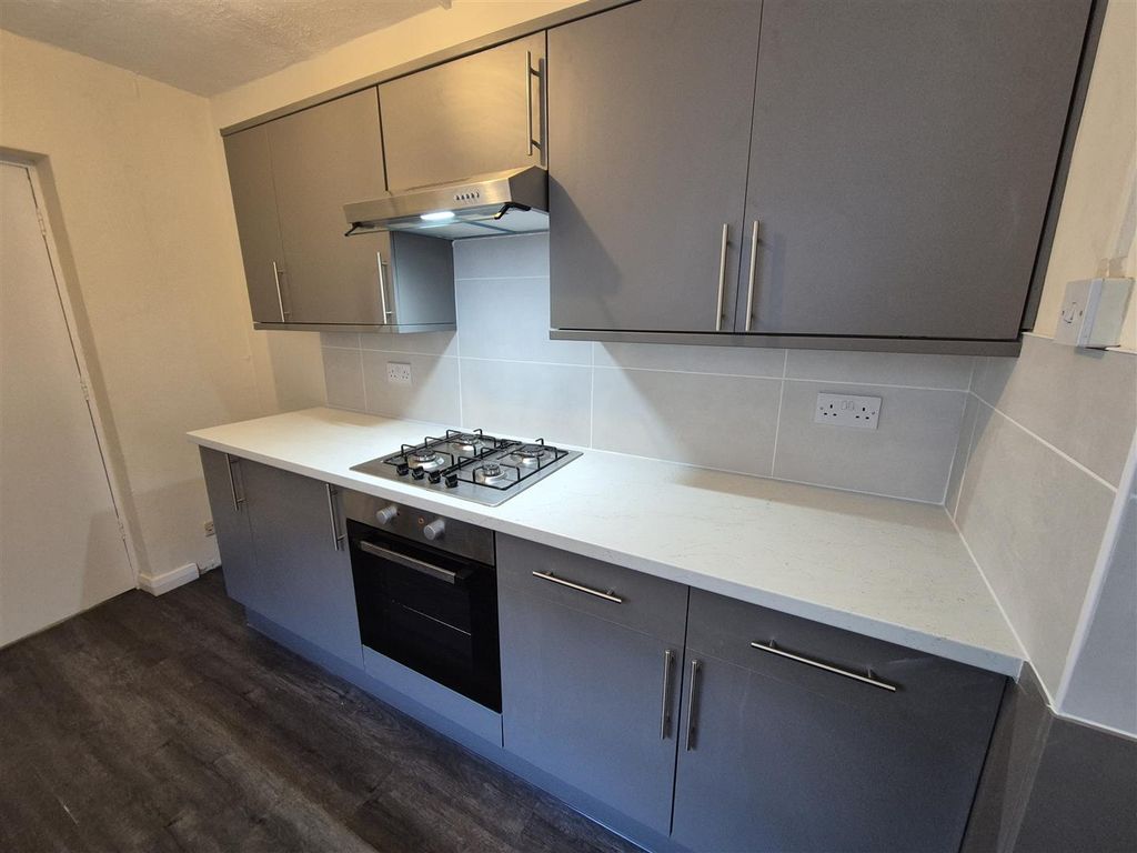 Property photo 3 of 14 Kitchen