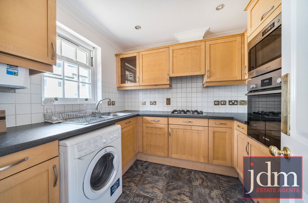 Property photo 2 of 10 Kitchen