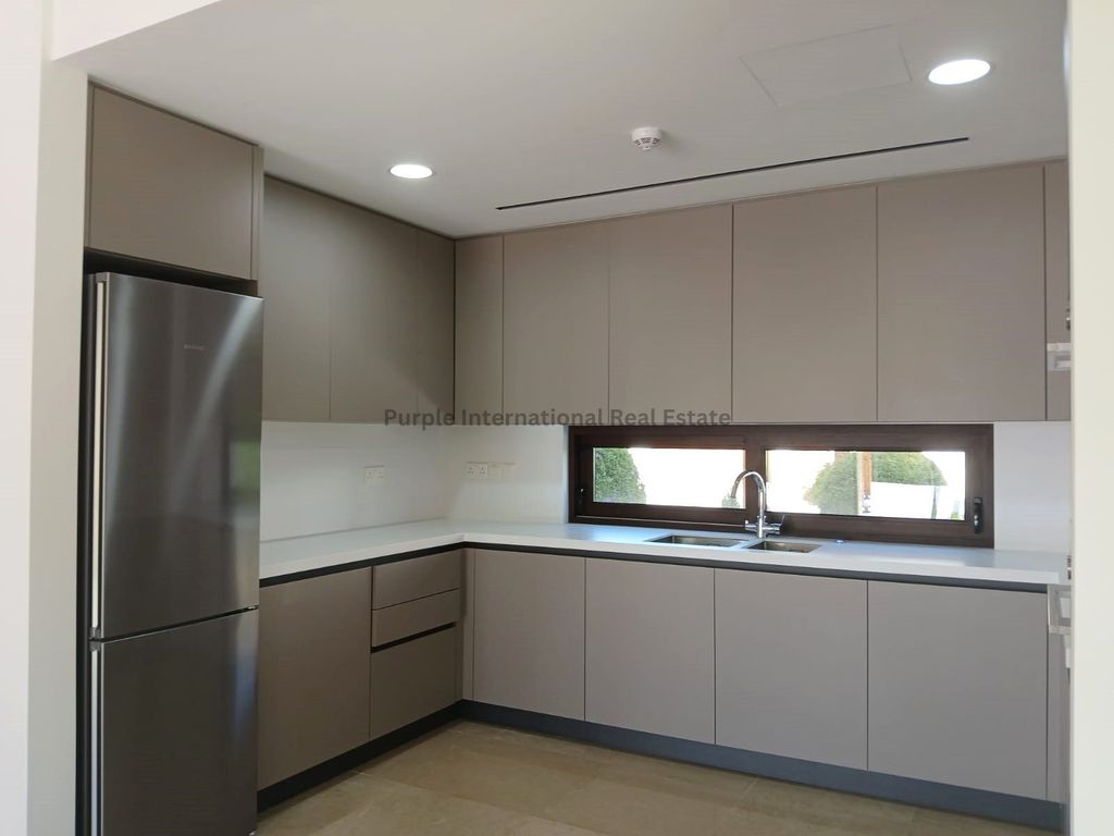 Property photo 3 of 27