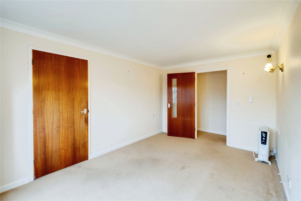 Property photo 3 of 13 Lounge