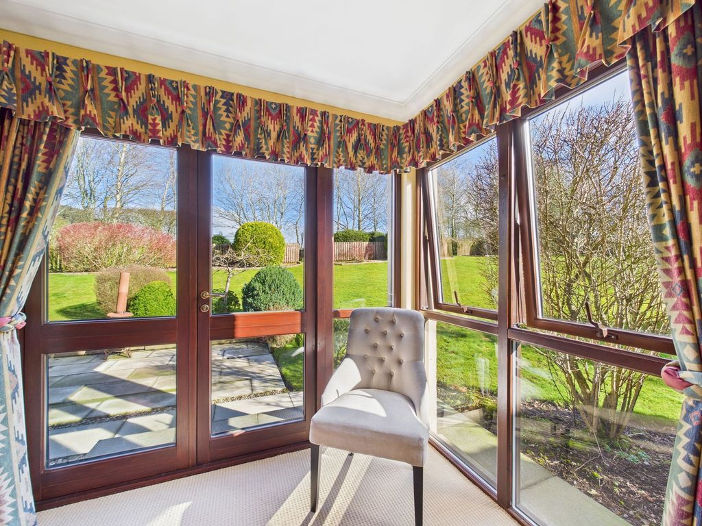 Property photo 3 of 22 Lounge