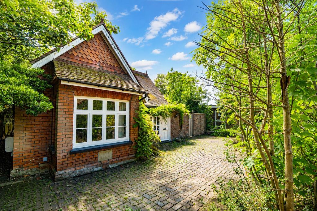 Property photo 1 of 34 169Cbc20-131d-4B55-9786-63Bdfff07De6.Png