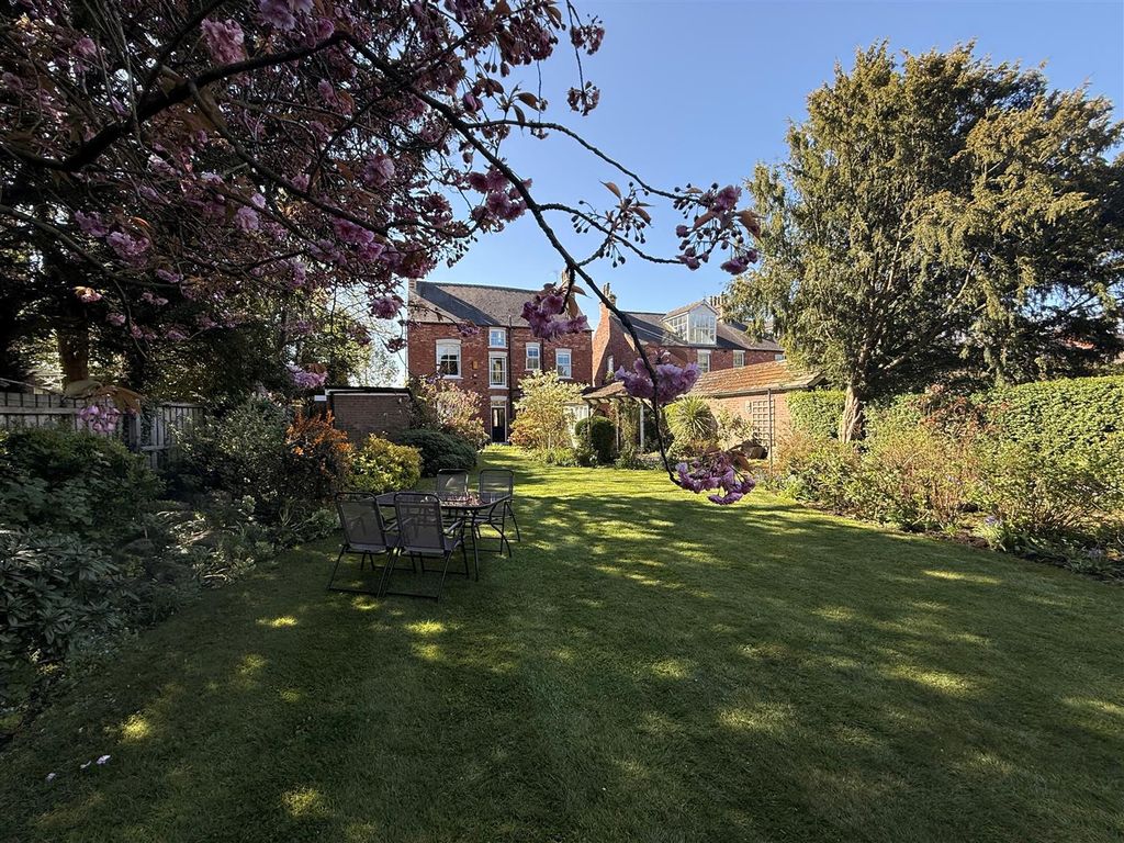 Property photo 2 of 46