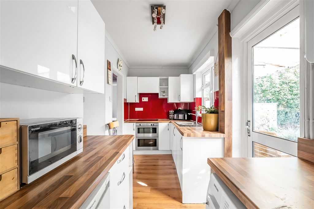 Property photo 3 of 13 25-Poplar-Avenue-14.Jpg