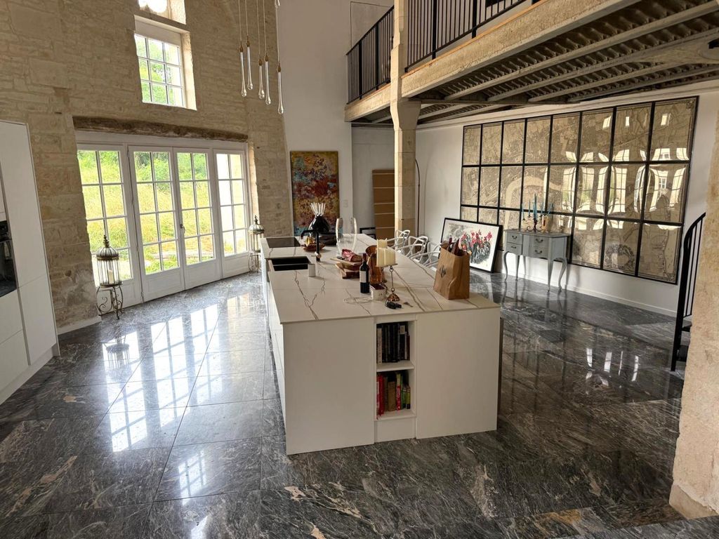 Property photo 2 of 29