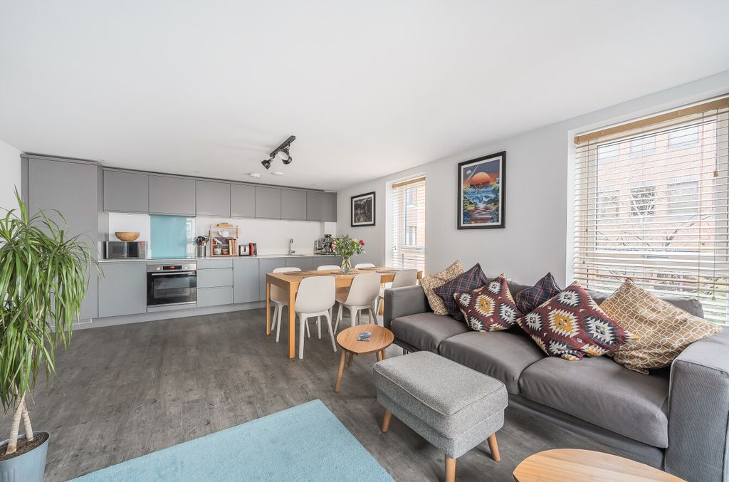 Property photo 2 of 20 1377022-7-6911F18...