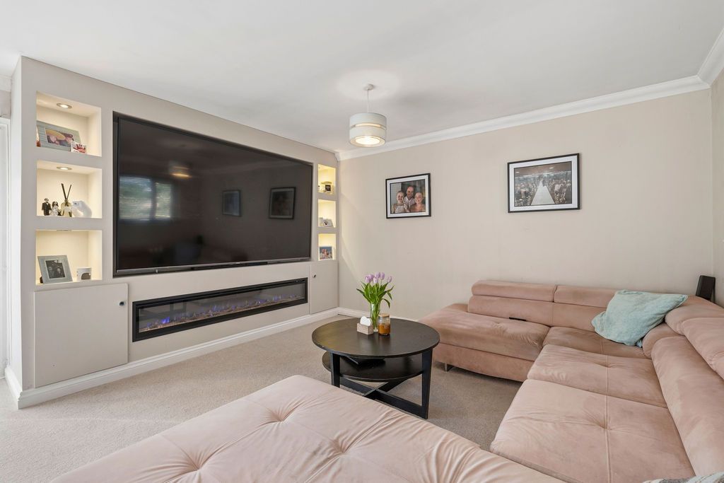 Property photo 2 of 34