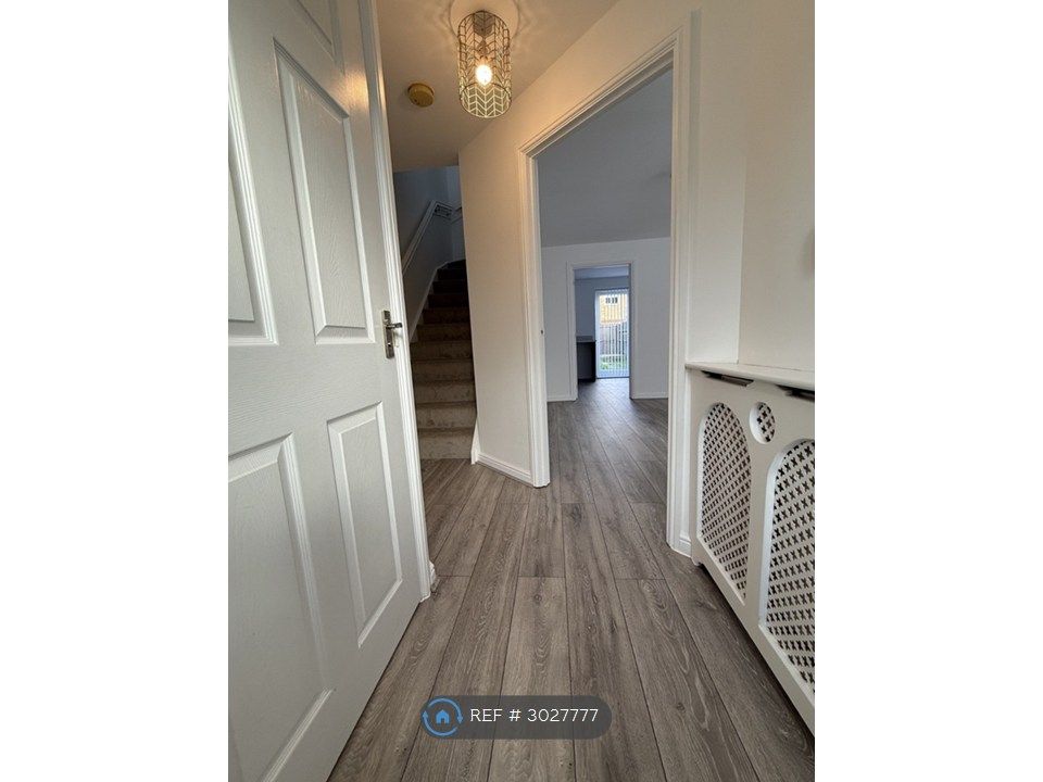 Property photo 2 of 24 Hallway
