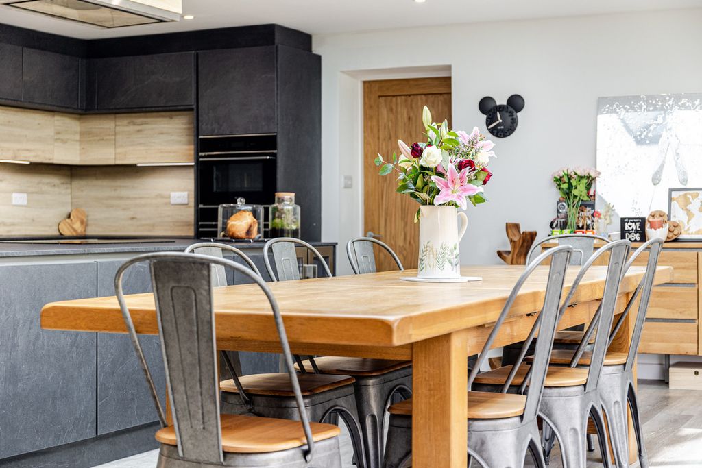 Property photo 2 of 47