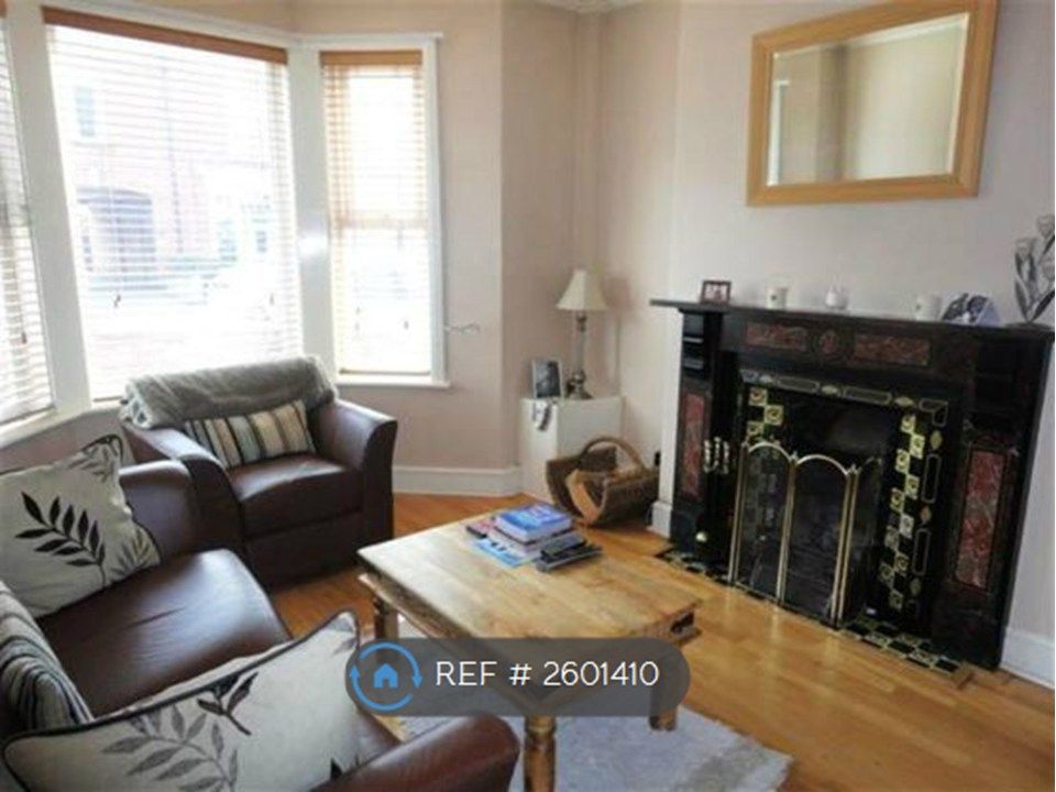 Property photo 2 of 7 Living Room