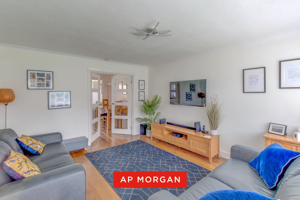 Property photo 2 of 14 Picture No. 11