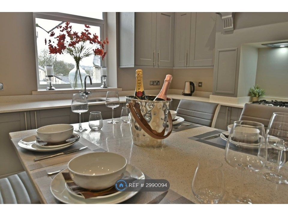 Property photo 3 of 19 Kitchen