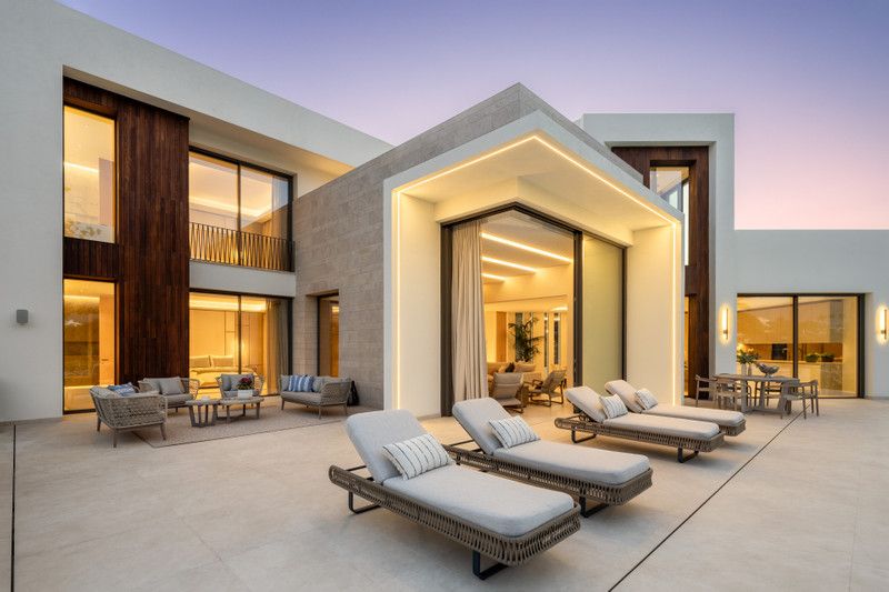 Property photo 2 of 43