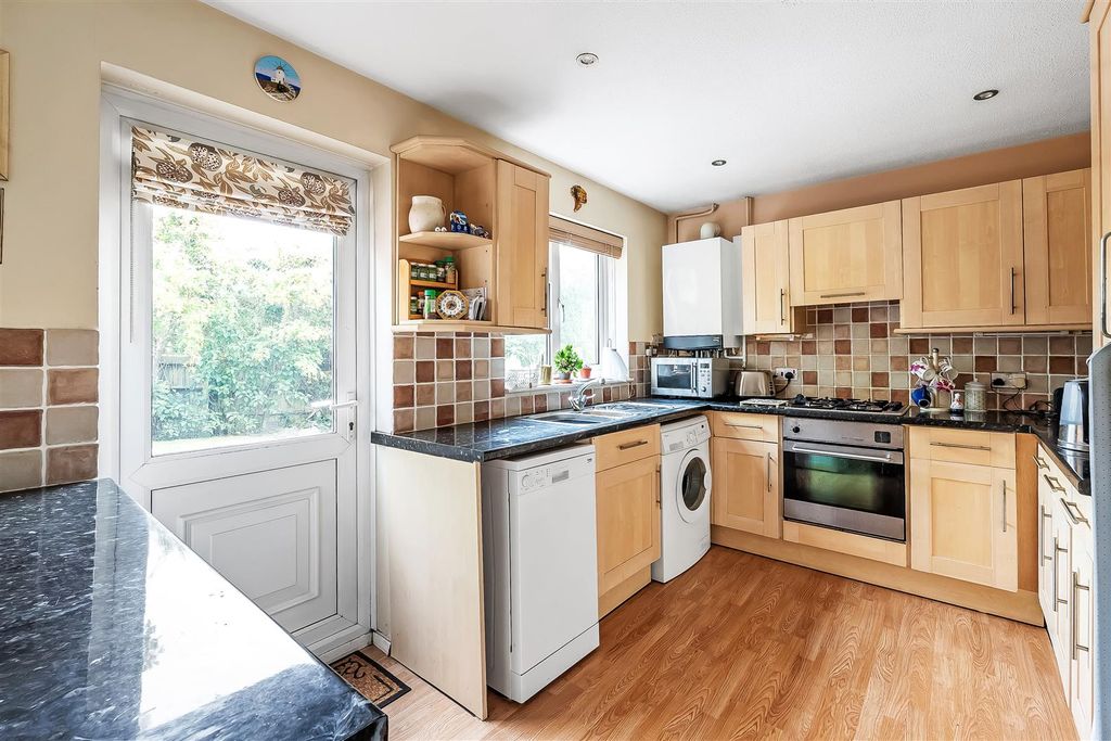 Property photo 3 of 9 54-Boleyn-Walk-6.Jpg