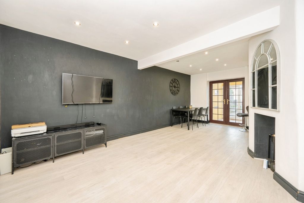 Property photo 3 of 23 Pbox-Img.Jpg