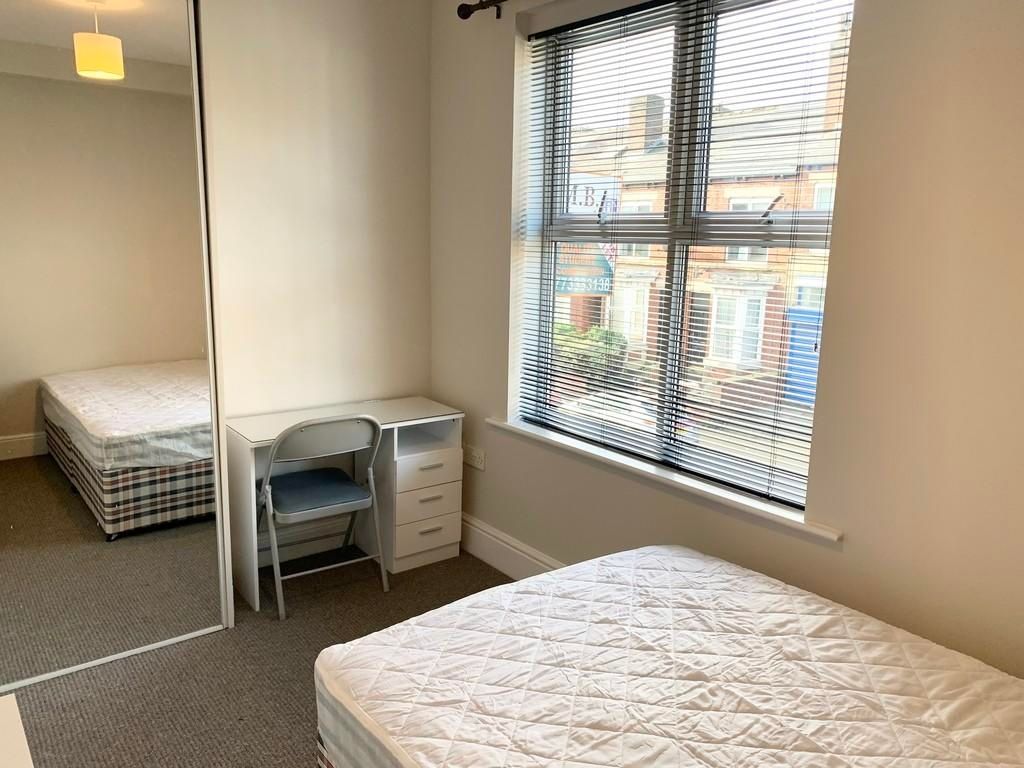 Property photo 3 of 10 Bright And Tidy Double Bedroom Featuring Two Beds,...