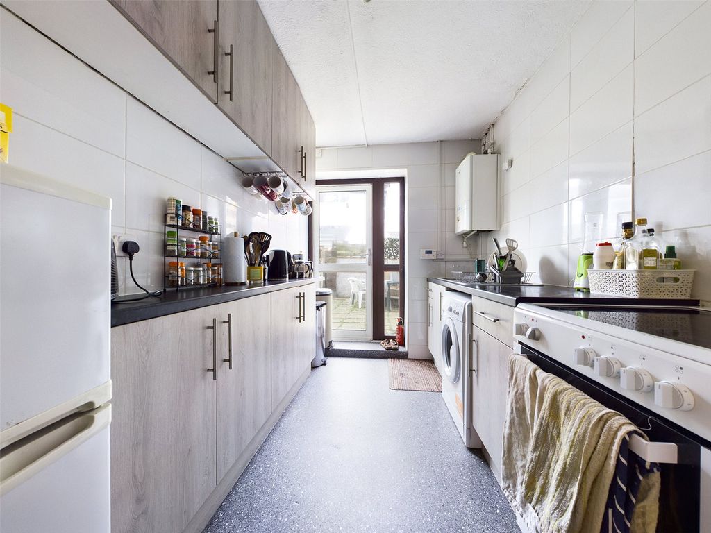 Property photo 1 of 11 Kitchen