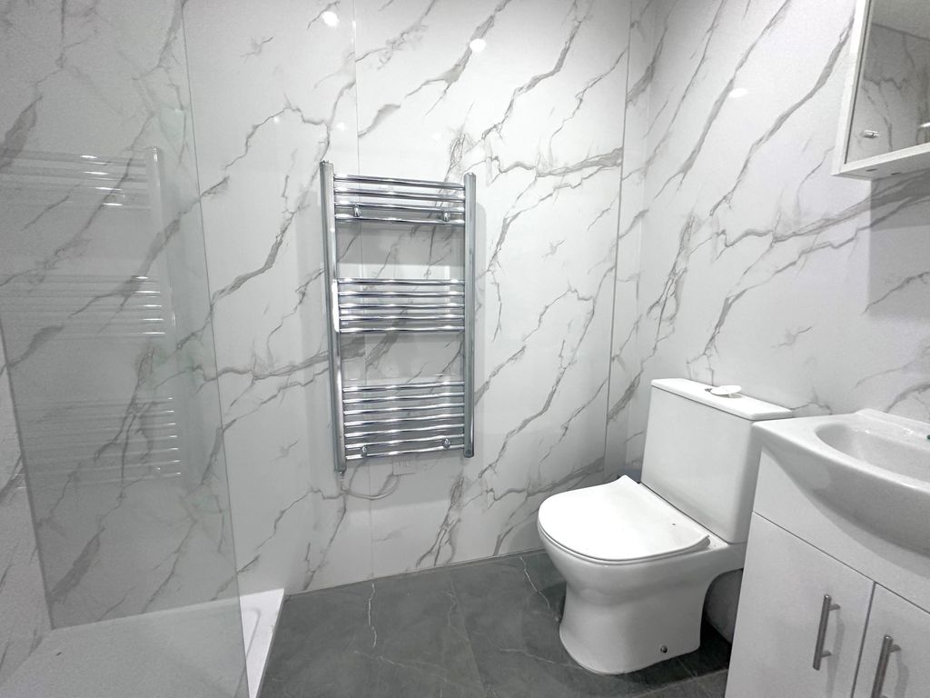 Property photo 3 of 5 Ensuite